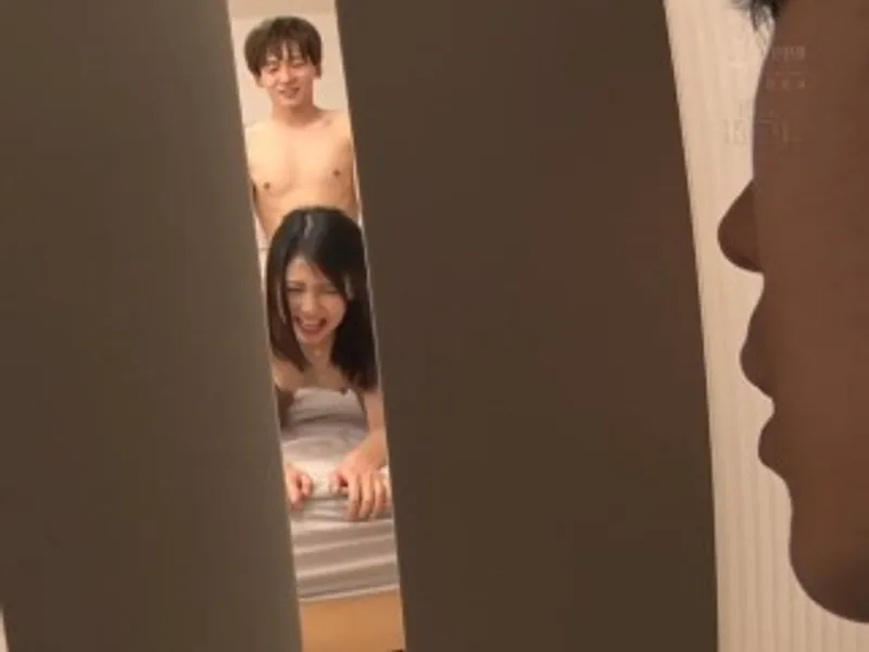 Thanh niên đang vụng trộm với chị nhà đối diện thì anh ông xã về...